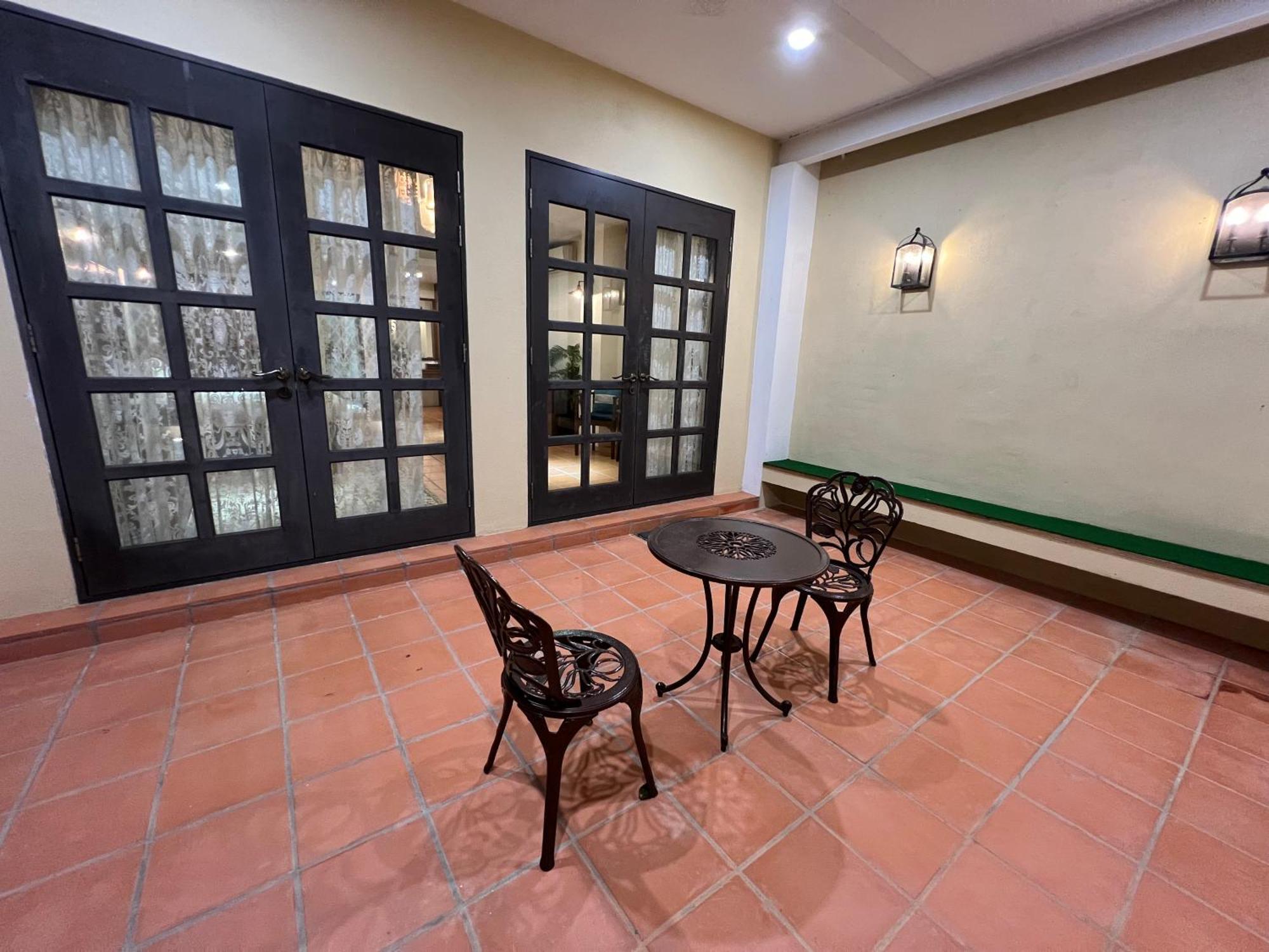 Botanica Mansion Bed & Breakfast บาลิคปูเลา ภายนอก รูปภาพ